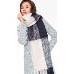 SZALIK DAMSKI. Szaliki i chusty damskie TOP SECRET. W wyprzedaży za 24.99 zł.