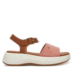 Sandały Geox. Czerwone sandały damskie Geox, bez wzorów, bez obcasa, na koturnie, bez zapięcia. Za 379.99 zł.