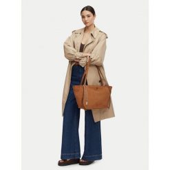 Torebka Guess. Brązowe torebki do ręki damskie Guess, z aplikacjami, bez dodatków. Za 634.99 zł.