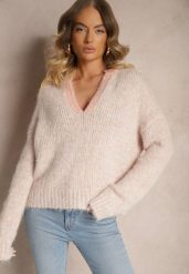 Różowy Sweter z Wełną o Krótkim Kroju z Trójkątnym Dekoltem Savandoria. Czerwone swetry damskie Renee, na zimę, bez wzorów, z wełny, casualowe, bez kołnierzyka, bez ramiączek, krótkie, bez kaptura. Za 149.99 zł.