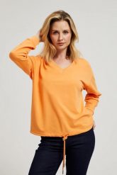 Gładka bluza z dekoltem w serek i wiązaniem pomarańczowa. Brązowe bluzy damskie MOODO, l, bez wzorów, z bawełny, bez kaptura. W wyprzedaży za 49.99 zł.