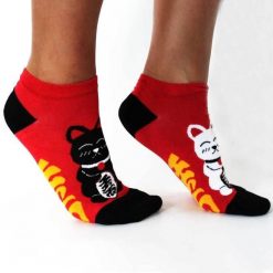 Stopki bambusowe Hop Hare - Szczęśliwe koty. Czerwone skarpety damskie NO BRAND, bez wzorów, z elastanu. Za 24.99 zł.
