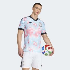 Koszulka wyjazdowa Belgia 26 Authentic. Czarne koszulki sportowe męskie Adidas, bez wzorów, bez kołnierzyka, bez ramiączek, do piłki nożnej, climacool (adidas). Za 649.00 zł.