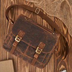 Torba męska na ramię skórzana brązowa vintage na laptopa duża Paolo Peruzzi T-81-HBR. Brązowe torby na laptopa męskie bez wzorów, z materiału. Za 359.00 zł.