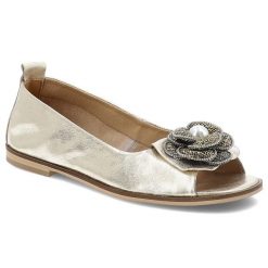 Złote Sandały Armodo Eleganckie Obuwie Damskie. Żółte klapki damskie Armodo, z aplikacjami, bez obcasa, na płaskiej podeszwie, bez zapięcia. Za 350.90 zł.