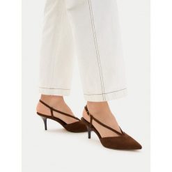 Czółenka Tamaris. Brązowe czółenka damskie Tamaris, bez wzorów, bez obcasa, bez zapięcia. Za 238.99 zł.