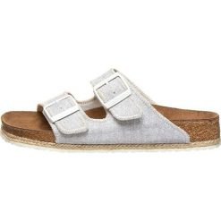 Klapki "Arizona" w kolorze jasnoszarym. Szare klapki damskie Birkis & Papillio, bez wzorów, bez obcasa. W wyprzedaży za 175.95 zł.