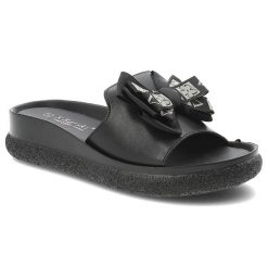 Klapki damskie S.Barski, cholewka ze skóry naturalnej licowej wsuwany fason szeroki pasek z przodu ozdobna kokarda, czarne, KV61-6061. Czarne sandały damskie S.BARSKI, bez wzorów, ze skóry, bez obcasa, bez zapięcia. Za 149.00 zł.