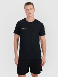 4F T-shirt regular z nadrukiem męski - czarny S. Czarne koszulki sportowe męskie 4f, m, bez wzorów, z bawełny, bez kołnierzyka, bez ramiączek. W wyprzedaży za 59.99 zł.