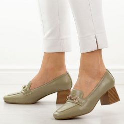 Oliwkowe półbuty damskie na słupku M.Daszyński 25141-1. Zielone mokasyny damskie M.Daszyński, ze skóry, casualowe. Za 179.00 zł.