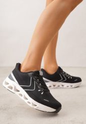 Czarne Siateczkowe Buty Sportowe na Podeszwie z Otworami Quilvia. Czarne obuwie sportowe damskie Renee, bez wzorów, z materiału. Za 119.99 zł.
