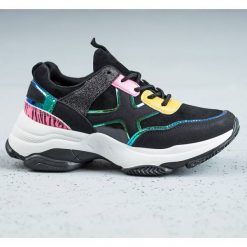 SHELOVET czarne Modne Buty Sportowe. Czarne obuwie sportowe damskie SHELOVET, bez wzorów, z materiału. W wyprzedaży za 119.00 zł.