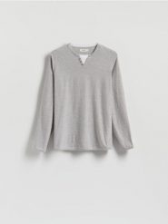 Sweter henley - szary. Szare swetry przez głowę męskie Reserved, l, bez wzorów, z bawełny, bez kołnierzyka. W wyprzedaży za 79.99 zł.