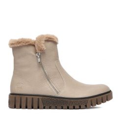 Botki Rieker. Brązowe botki damskie Rieker, bez obcasa, na płaskiej podeszwie, bez zapięcia. Za 389.99 zł.