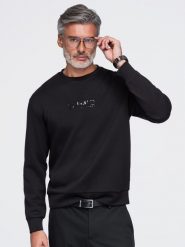 Męska bluza regular z błyszczącym printem na klatce piersiowej - czarna V1 - Rozmiar: S. Czarne bluzy męskie Ombre Clothing, m, bez wzorów, z dzianiny, bez kaptura. Za 189.99 zł.