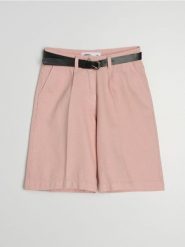 Jeansowe szorty jorts z wysokim stanem i paskiem - różowy. Czerwone szorty damskie Sinsay, bez wzorów, z jeansu, z podwyższonym stanem. Za 69.99 zł.