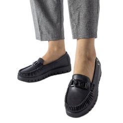 Czarne mokasyny z klamerką na koturnie. Czarne mokasyny damskie eleganckie. Za 218.13 zł.