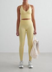 Damskie legginsy invisible scrunch, squat proof Shape Seamless żółte. Żółte legginsy damskie Aim'n, s, bez wzorów, z dzianiny. Za 297.00 zł.
