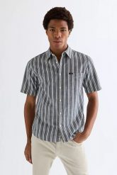 MESKA KOSZULA WRANGLER SS CHAMBRAY SHIRT DARK STRIPE 112378121. Niebieskie koszule męskie Wrangler, l, bez wzorów, bez kołnierzyka, bez ramiączek. Za 119.99 zł.