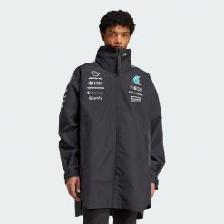 Kurtka Mercedes - Amg Petronas Formula One Team Myshelter. Białe kurtki sportowe męskie Adidas, l, bez wzorów, z materiału. W wyprzedaży za 1,199.25 zł.