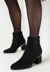 Czarne Botki na Metalicznym Obcasie z Imitacji Zamszu Bellani. Czarne botki damskie Born2be, bez obcasa, na obcasie, bez zapięcia. Za 129.99 zł.