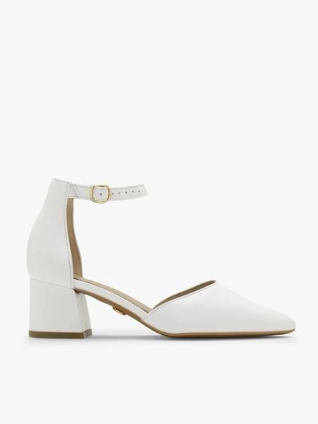 Czółenka na klocku. Białe czółenka damskie Ryłko, bez wzorów, ze skóry, bez obcasa, na słupku, bez zapięcia. W wyprzedaży za 229.99 zł.