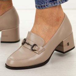 Beżowe skórzane mokasyny damskie na obcasie Vinceza 18116. Brązowe mokasyny damskie VINCEZA, ze skóry, biznesowe. Za 229.00 zł.