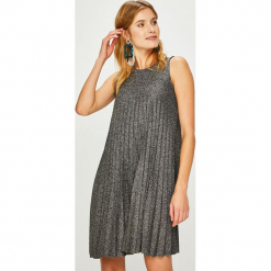 Answear - Sukienka Night Fever. Szare sukienki damskie ANSWEAR, z dzianiny, casualowe, z okrągłym kołnierzem. Za 119.90 zł.