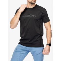 Koszulka szybkoschnąca meska Mammut Selun FL Logo T-Shirt. Czarne koszulki sportowe męskie Mammut, bez wzorów, bez kołnierzyka, bez ramiączek, trekkingowe. Za 288.40 zł.
