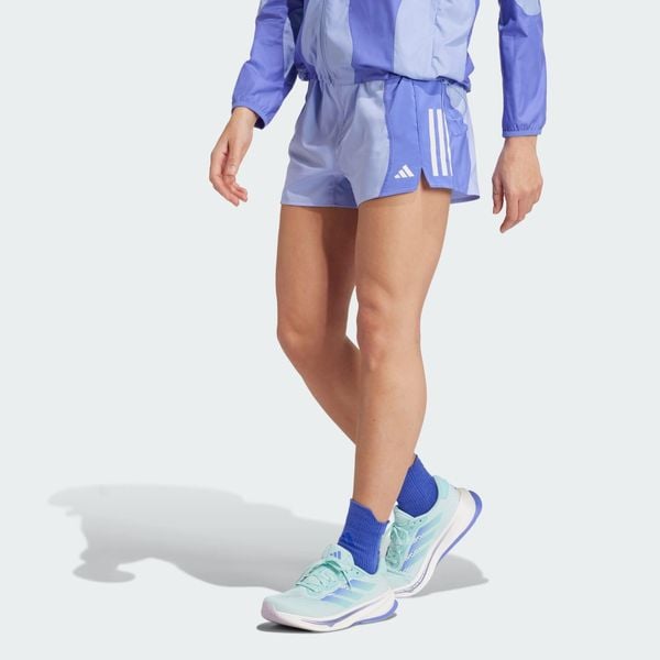 Szorty Own the Run Base AEROREADY. Niebieskie szorty sportowe damskie Adidas, bez wzorów, z materiału, sportowe, do biegania. Za 170.20 zł.