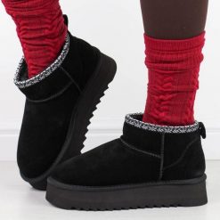 Czarne skórzane ciepłe zimowe mukluki, eskimoski T.Sokolski 530. Czarne śniegowce i trapery damskie Sokolski, ze skóry. Za 199.00 zł.