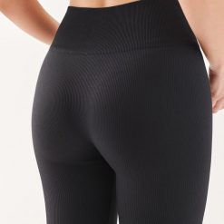 Prążkowane kolarki damskie track rib bk. Czarne legginsy damskie Gabriella, l, bez wzorów, z dzianiny, na fitness i siłownię. Za 79.00 zł.