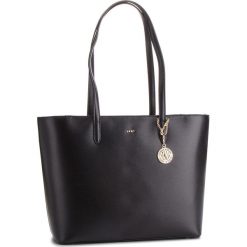 Torebka DKNY - R83A3654 Blk/Gold 82. Torebki do ręki damskie marki DKNY. W wyprzedaży za 649.00 zł.