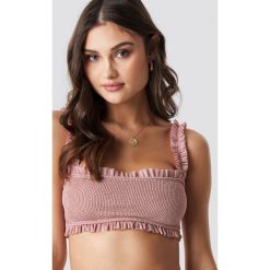 Camille Botten x NA-KD Smocked Bandeau Bikini Top - Pink. Bikini damskie marki Camille Botten x NA-KD. Za 141.95 zł.