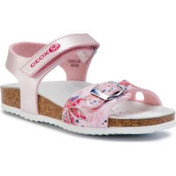 Sandały GEOX - J Adriel G. B J928MB 0NF04 C8008 M Pink/Pink. Czerwone sandały dziewczęce Geox, z materiału, bez zapięcia. W wyprzedaży za 139.00 zł.