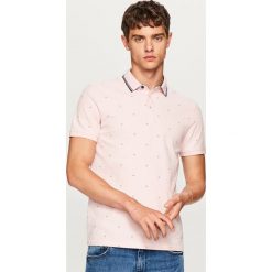 Koszulka polo w drobny wzór - Różowy. Czerwone koszulki polo męskie Reserved. Za 59.99 zł.