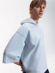 Bluza z krótkim rękawem - jasnoniebieski. Niebieskie bluzy męskie Reserved, l, bez wzorów, z bawełny, bez kaptura. Za 129.99 zł.