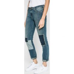 Lee - Jeansy Elly. Niebieskie jeansy damskie Lee. W wyprzedaży za 249.90 zł.