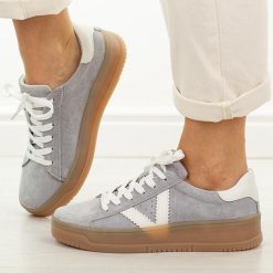 Szare skórzane półbuty damskie Vinceza 79597. Szare obuwie sportowe damskie VINCEZA, na jesień, bez wzorów, z jeansu, casualowe, z okrągłym noskiem, bez obcasa, na płaskiej podeszwie, bez zapięcia. W wyprzedaży za 210.32 zł.