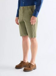 MESKIE SZORTY WRANGLER CHINO SHORTS DUSTY OLIVE 112377831. Zielone szorty męskie Wrangler, bez wzorów, z materiału. Za 159.99 zł.