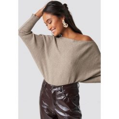 Trendyol Sweter z odkrytymi ramionami - Beige. Swetry damskie marki Trendyol. Za 80.95 zł.