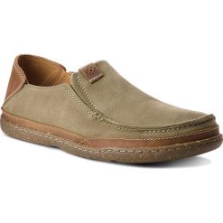 Półbuty CLARKS - Trapell Form 261150617 Olive Nubuck. Półbuty na co dzień męskie marki Clarks. W wyprzedaży za 229.00 zł.