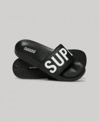 Superdry Vegan Core Pool klapki damskie – BLACK/WHITE. Czarne klapki damskie Superdry., bez wzorów, z poliesteru, bez obcasa. Za 122.20 zł.