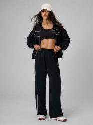 4F Bluza dresowa loose bez kaptura damska - czarna L. Czarne bluzy damskie 4f, l, bez wzorów, z dresówki, bez kaptura. Za 199.99 zł.