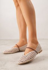 Jasnobeżowe Balerinki Mary Jane z Ażurową Cholewką Imitującą Plecionkę Timina. Brązowe baleriny damskie Renee, w ażurowe wzory, z jeansu, boho, bez obcasa. Za 79.99 zł.