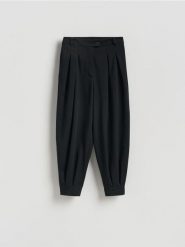 Spodnie balloon - czarny. Czarne spodnie materiałowe damskie Reserved, l, bez wzorów, z tkaniny. Za 139.99 zł.