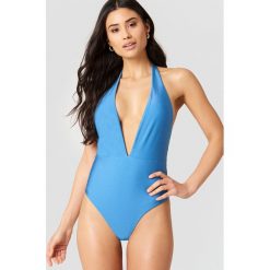 Hannalicious x NA-KD Kostium kąpielowy z dekoltem v - Blue. Niebieskie kostiumy jednoczęściowe damskie Hannalicious x NA-KD. W wyprzedaży za 40.38 zł.