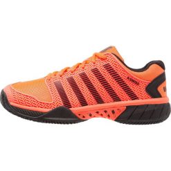 KSWISS HYPERCOURT EXPRESS HB Obuwie do tenisa Outdoor neon blaze/black. Trekkingi męskie K-SWISS, z gumy, na golfa. W wyprzedaży za 500.65 zł.