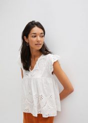 Bluzka z czystej bawełny. Białe bluzki damskie bonprix, bez wzorów, z bawełny, bez kołnierzyka, bez ramiączek. Za 139.99 zł.