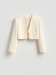 Krótka marynarka z wiązaniem - złamana biel. Żakiety damskie Reserved, l, bez wzorów, z tkaniny. Za 199.99 zł.